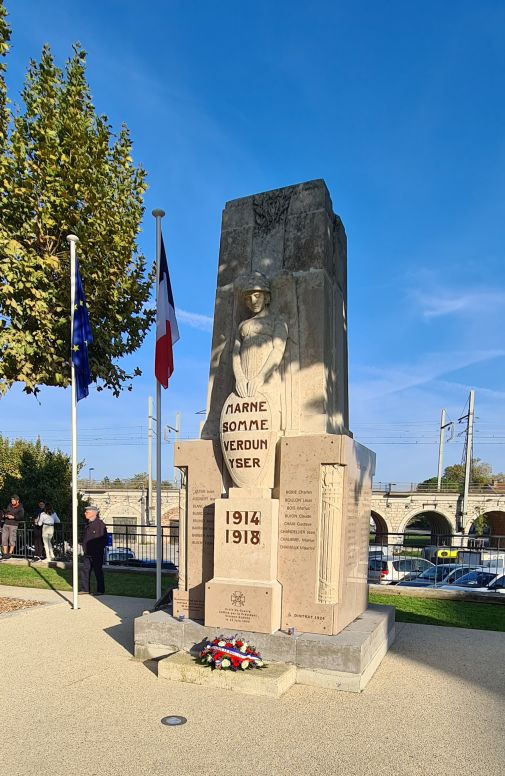 Le Pouzin. Monument aux morts.