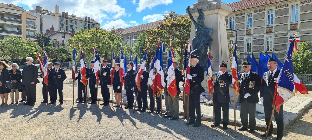 photo de famille des porte-drapeaux
