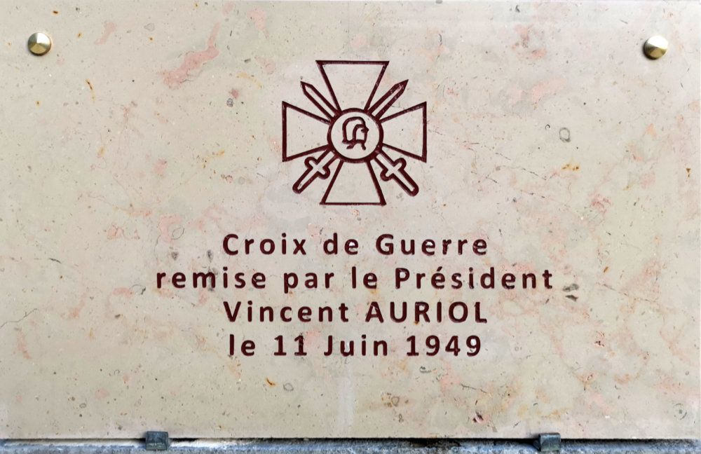 Croix de guerre décernée par le Président Auriol