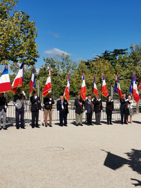 porte-drapeaux côté ouest